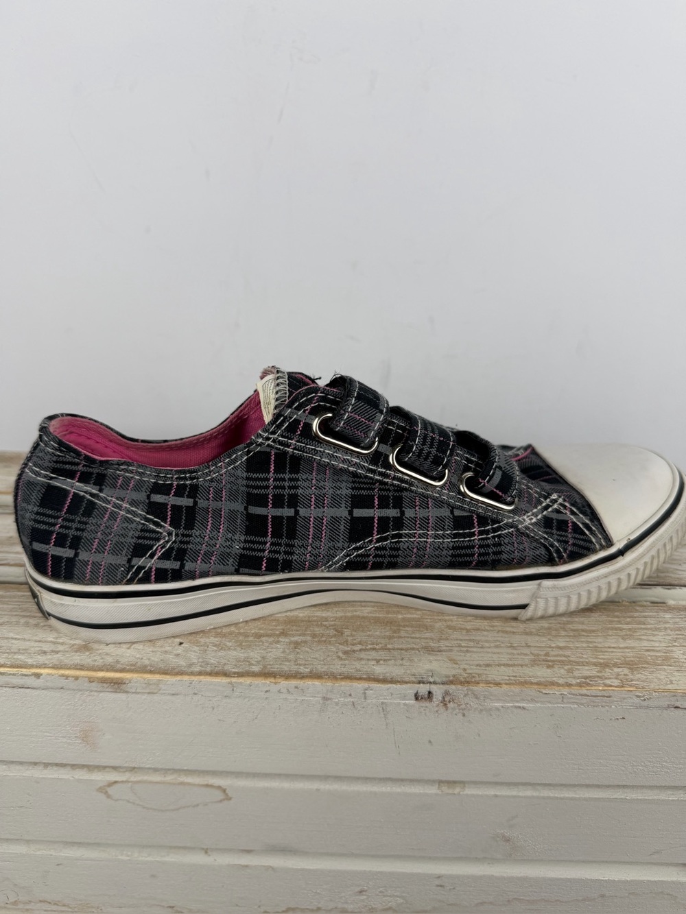Airwalk low-top sneakers black and gray plaid hook & loop size 8 - Picture 3 of 14